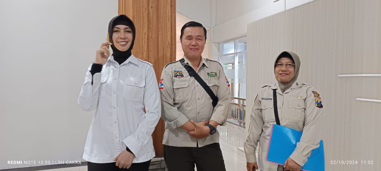 (Kiri) Linarwati, S.H dan wartawan www.beritakeadilan.com, Wiwin Dwi Jatmiko