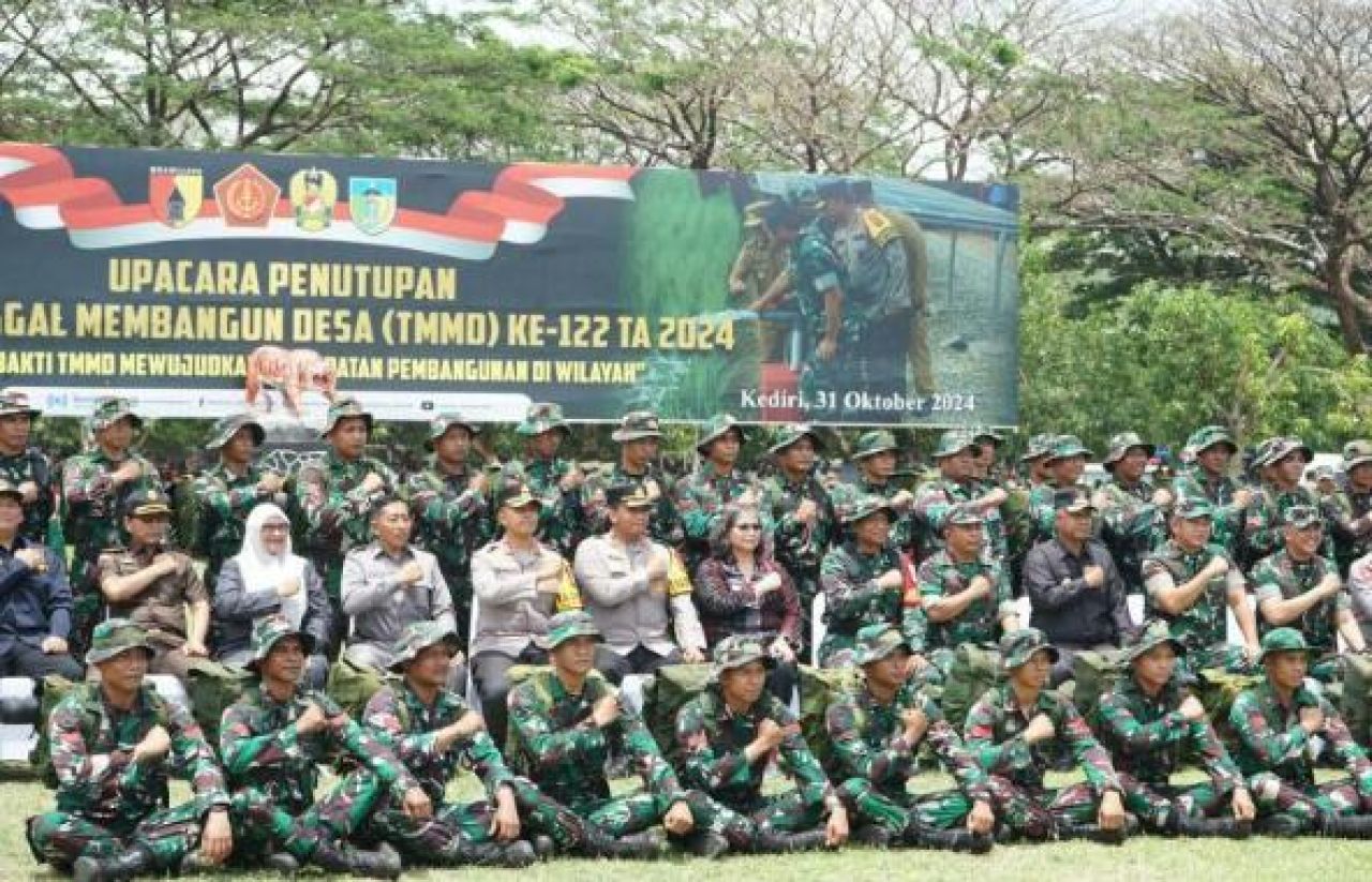 Pj Wali Kota Kediri Apresiasi dan Ikuti Upacara Penutupan TMMD Ke-122