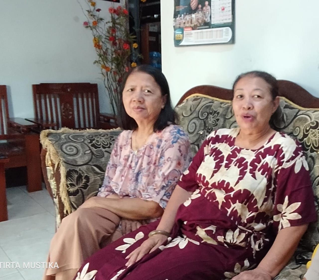 Dok Foto.Endang Srihartutik (Bendahara/Juru Buku) & Dwi Sesulihingtyas (Kasir) KUD Unggul Jaya Sidomukti