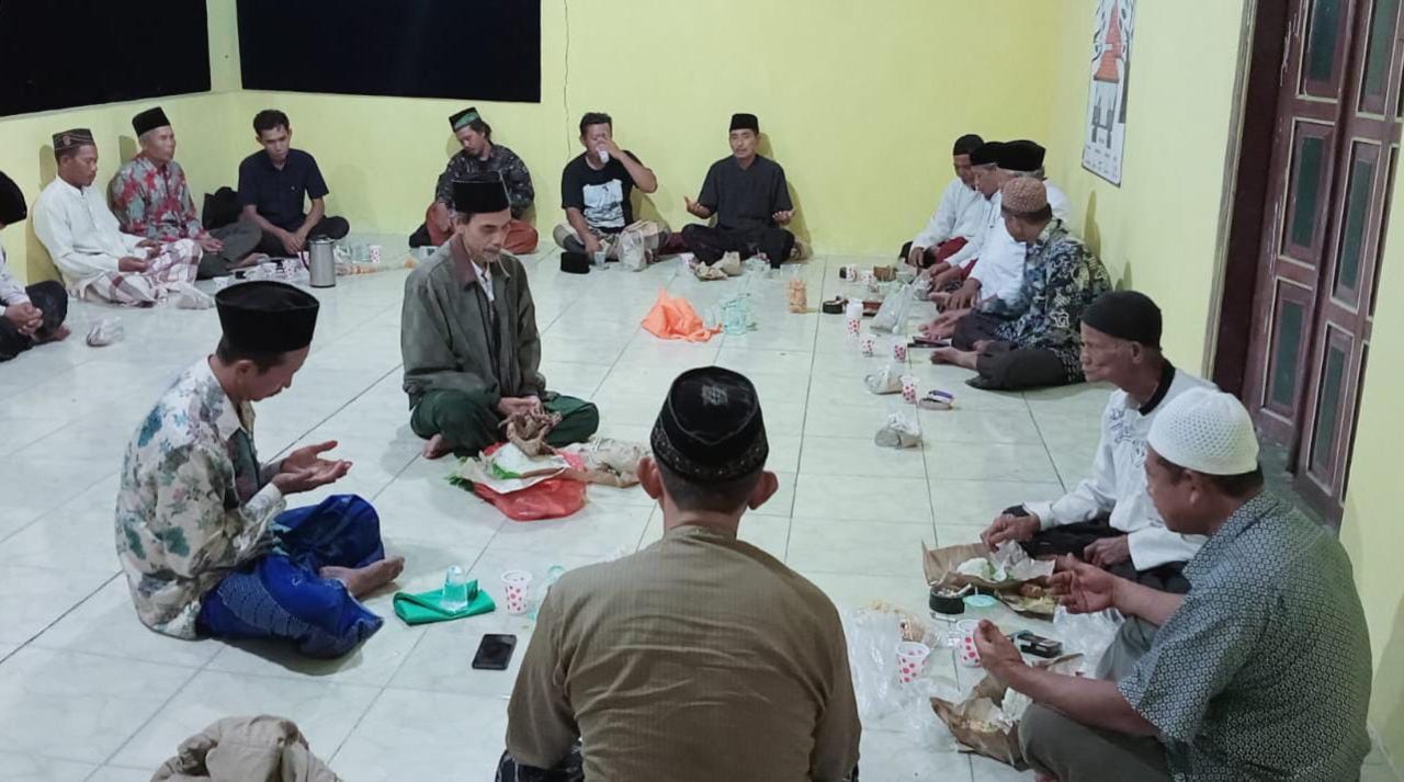 Kyai dan Tokoh Masyarakat Bojonegoro Doa Bersama untuk Kemenangan Pasangan Teguh - Farida