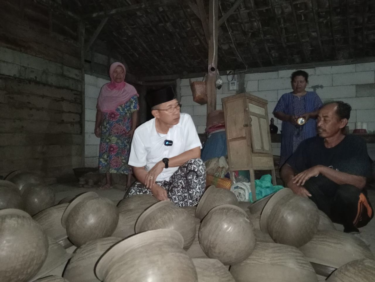 Perajin Gerabah Kecamatan Ngraho Sambut Baik Program Bantuan Teguh - Farida untuk Peningkatan Produksi