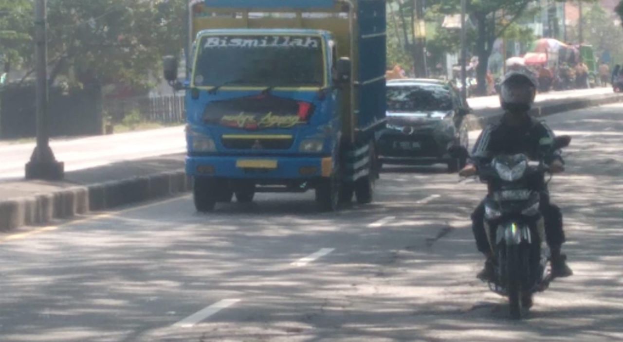 Hati- Hati: Ruas Jalan Nasional Lamongan - Babat Tepatnya di Depan Pasar Sukodadi Rusak Parah Banyak Korban Berjatuhan