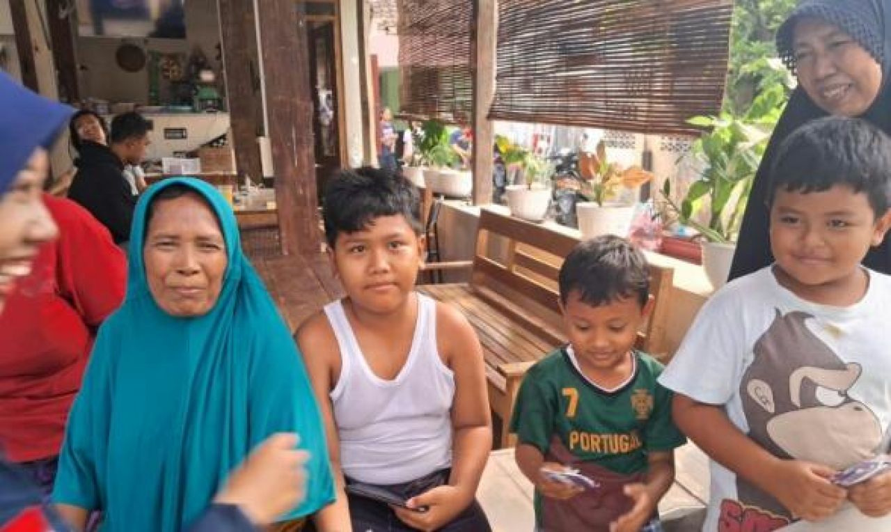 Gus Qowim Bawa Makan Siang dan Susu Gratis, Warga Bandar Kidul: Bangga Punya Wakil Walikota Alim Ulama