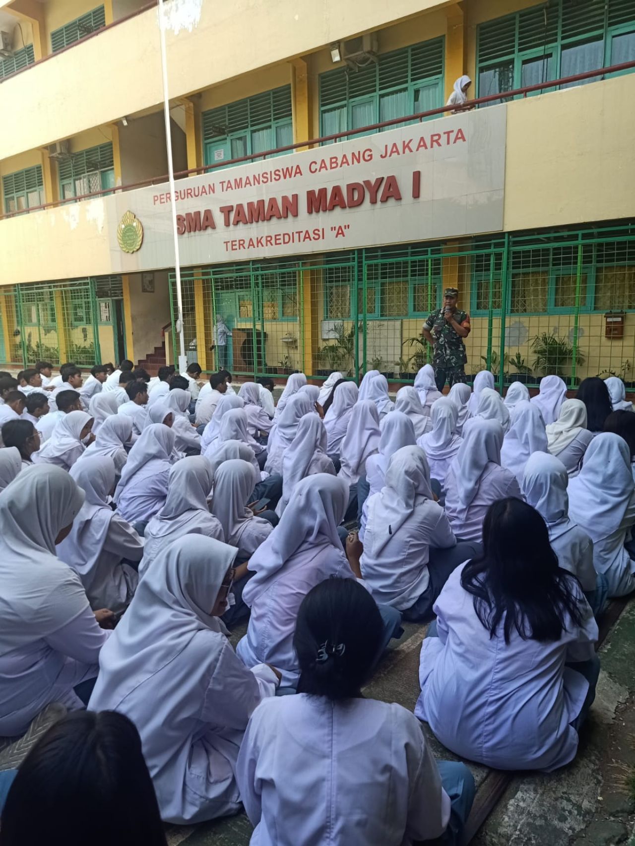 Babinsa Koramil 07/Kemayoran Laksanakan Army Go To School
