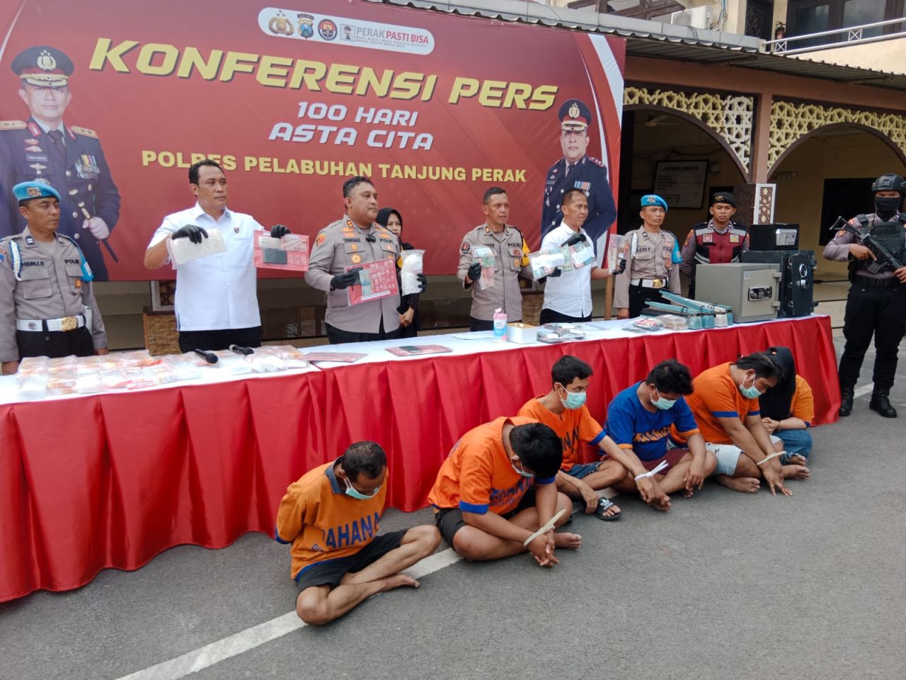 Polisi Tangkap Pengguna dan Pengedar Narkoba di Jalan Kunti, Amankan 6 Tersangka dan Barang Bukti 1 Kg