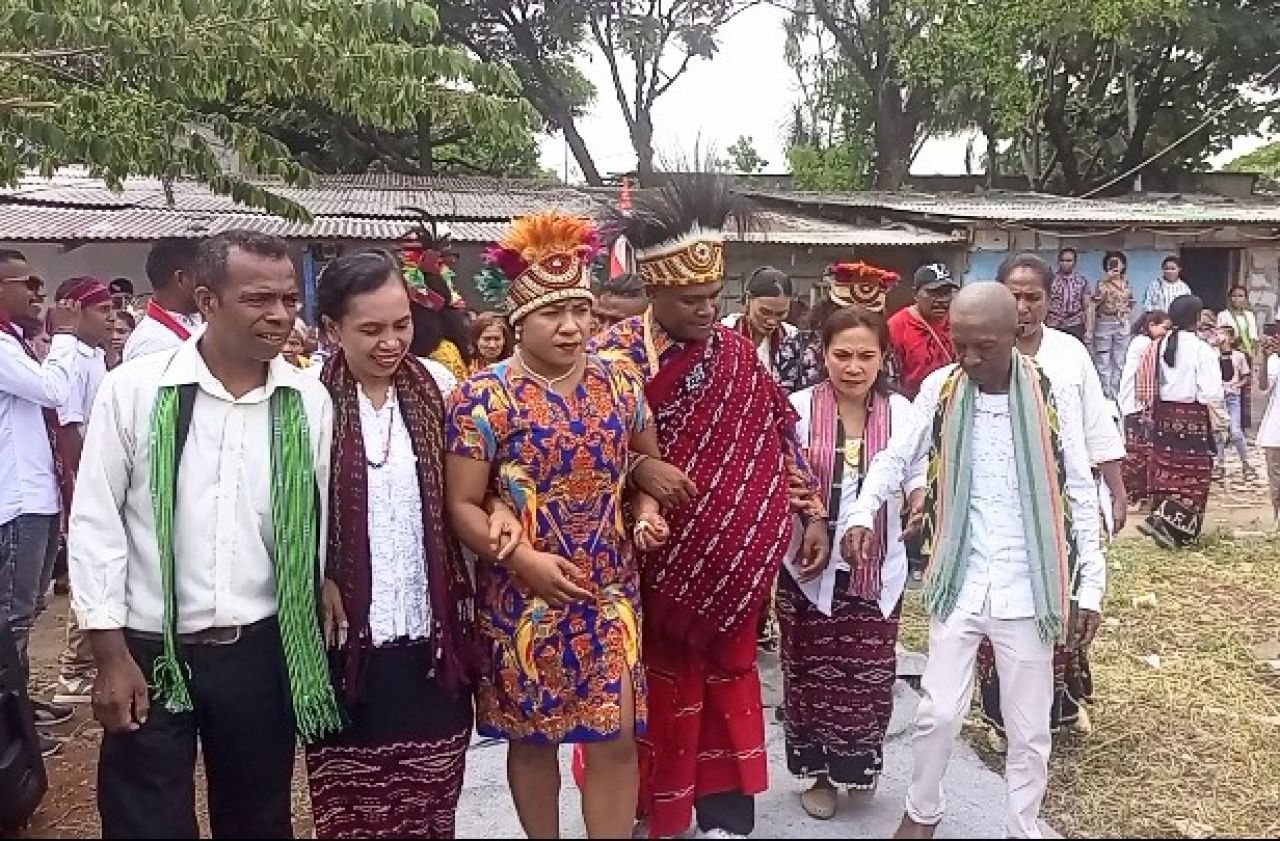 Maso Minta Keluarga NTT Alor Pantar Dengan Keluarga Papua Suku Biak