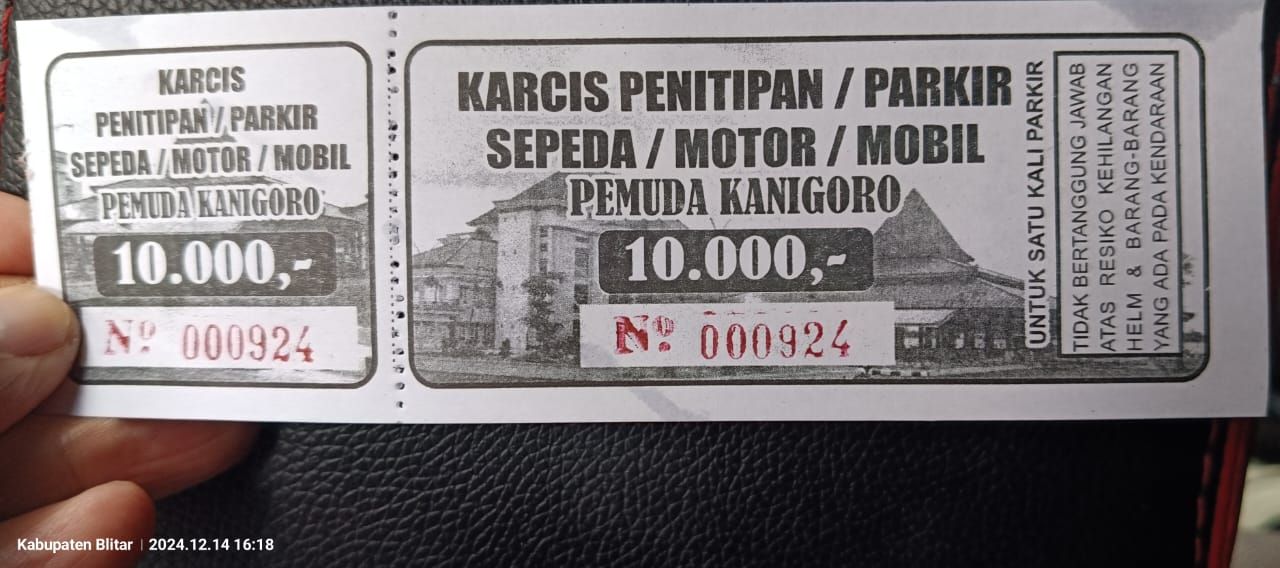 Karcis parkir mengatasnamakan Pemuda Kelurahan Kanigoro