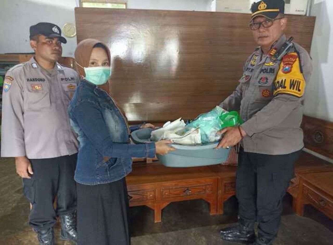 Polisi Gercep Selamatkan Bayi di Diwek Jombang