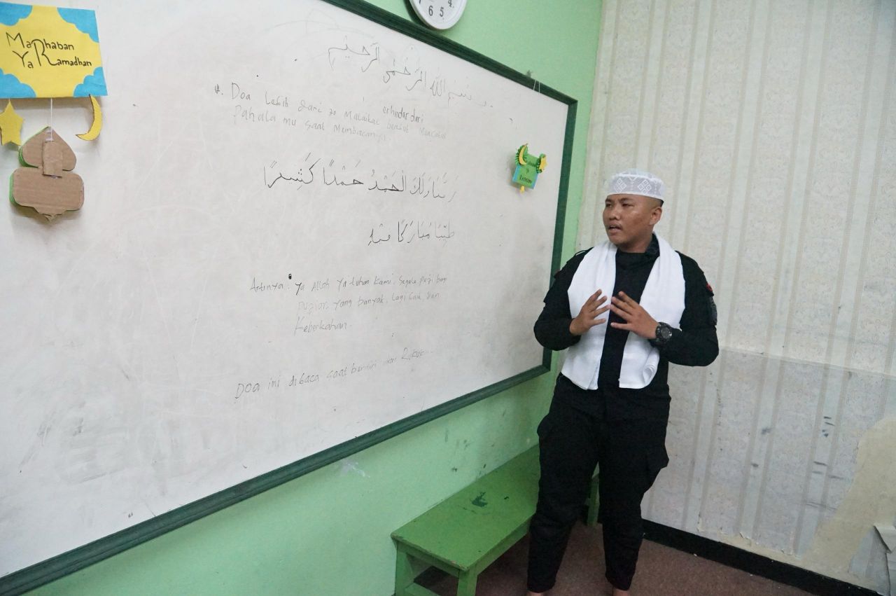 Kisah Polisi Tahfidz Al-Qur’an, Konsisten Jalankan Tugas dan Mengajar