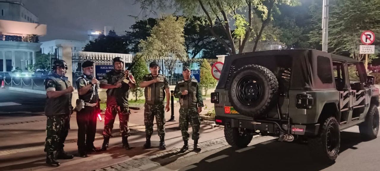 Ciptakan Kondusifitas di Bulan Ramadhan Babinsa Koramil 02/SB Laksanakan Patroli Keamanan Menggunakan Mobil Maung
