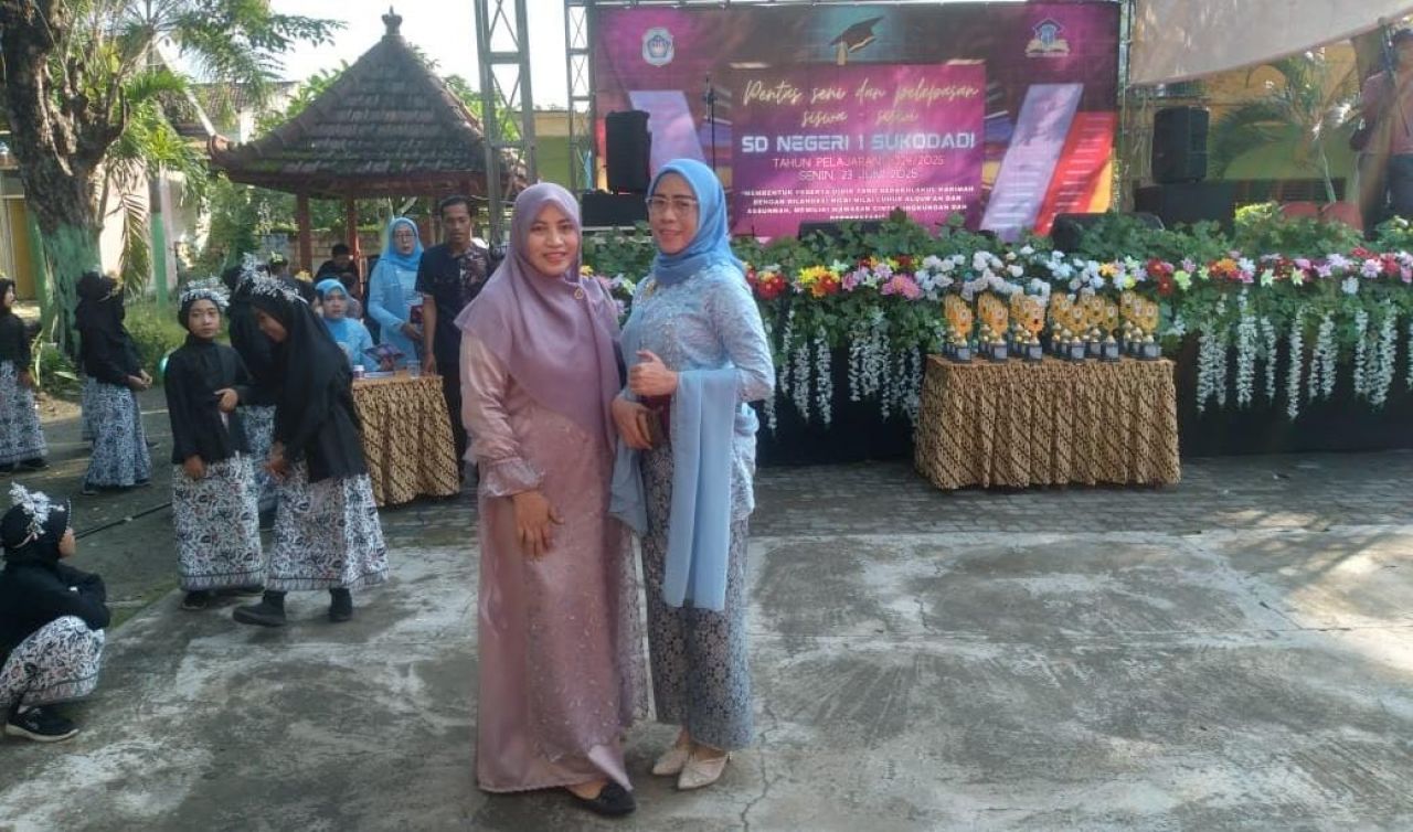 Isak Tangis Pecah Warnai Pelepasan Siswa Kelas VI SDN I Unggulan Sukodadi Kebupaten Lamongan