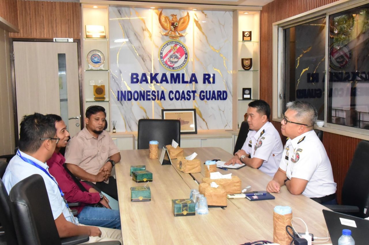 Bakamla RI–Korea Coast Guard Selamatkan 8 ABK WNI dari Dugaan TPPO di Korsel