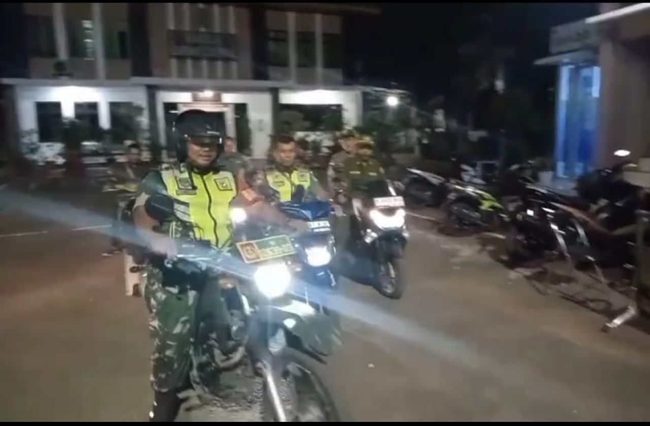 Patroli Gabungan Babinsa Koramil 05/Bantargebang dan Komponen Pendukung Tegakkan Kamtibmas