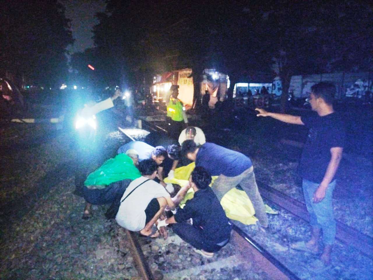 Pemuda Tewas Tertabrak KA di Waru Sidoarjo; Diduga Duduk di Rel Saat Kereta Melintas