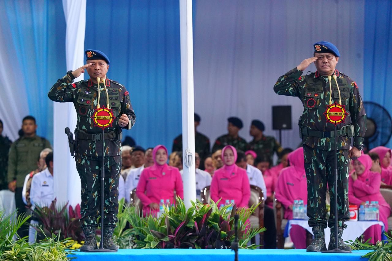 Pataka Korps Brimob Polri Satya Cakti Yanottama Diserahterimakan kepada Irjen Pol. Ramdani Hidayat