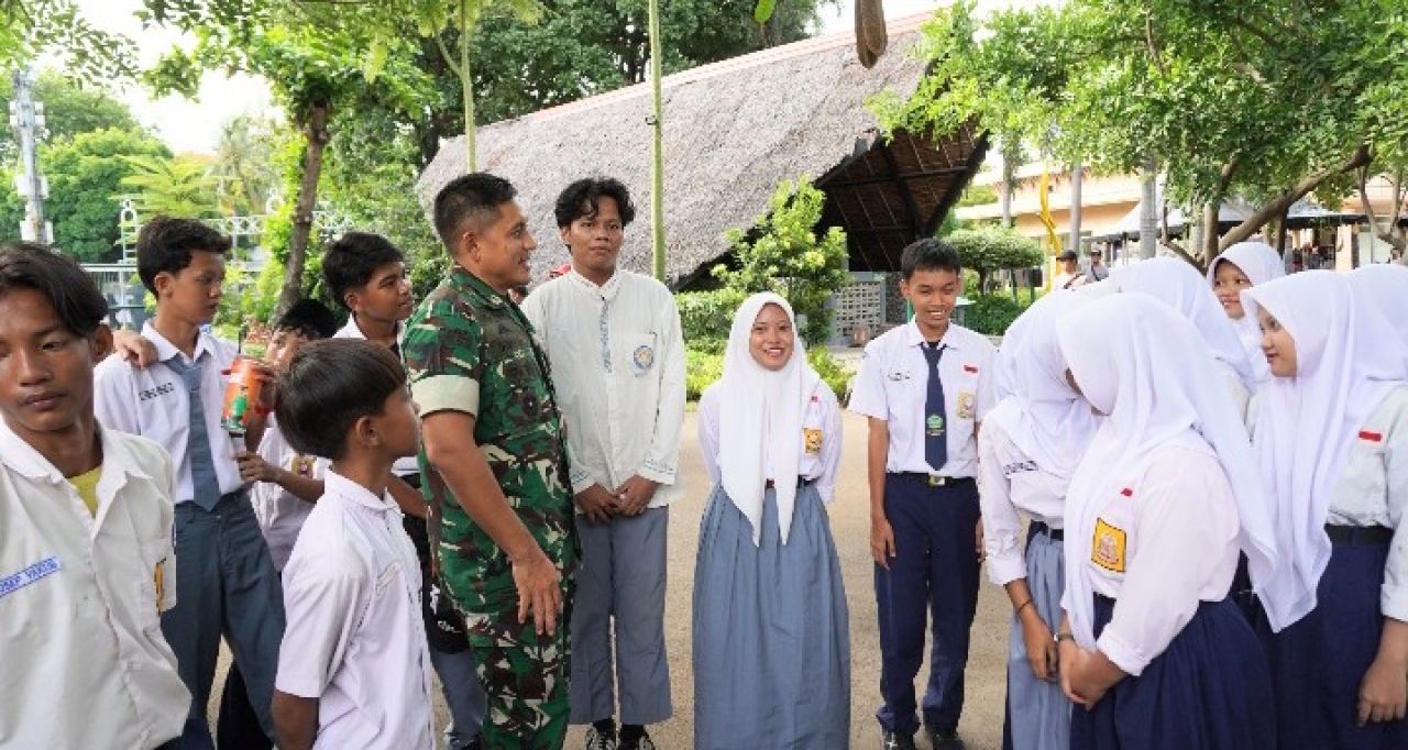 Rekreasi Kebangsaan Bersama Anak Yatim dan Anak Jalanan: Wujud Kepedulian Kodim 0502/JU dan Yayasan Laskar Langit