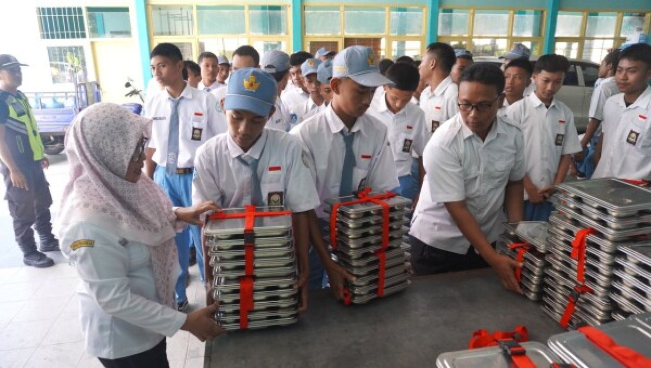 MBG Bojonegoro Disambut Antusias Siswa, Menu Variatif dan Bergizi