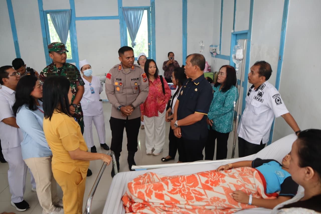 Kapolres Toba dan Forkopimda Tinjau Korban Keracunan MBG di Laguboti