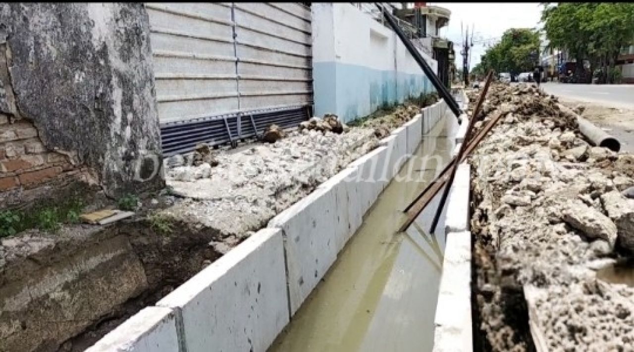 Proyek U-Ditch Diduga Asal Pasang di Bojonegoro, Warga Curiga Proyek Siluman