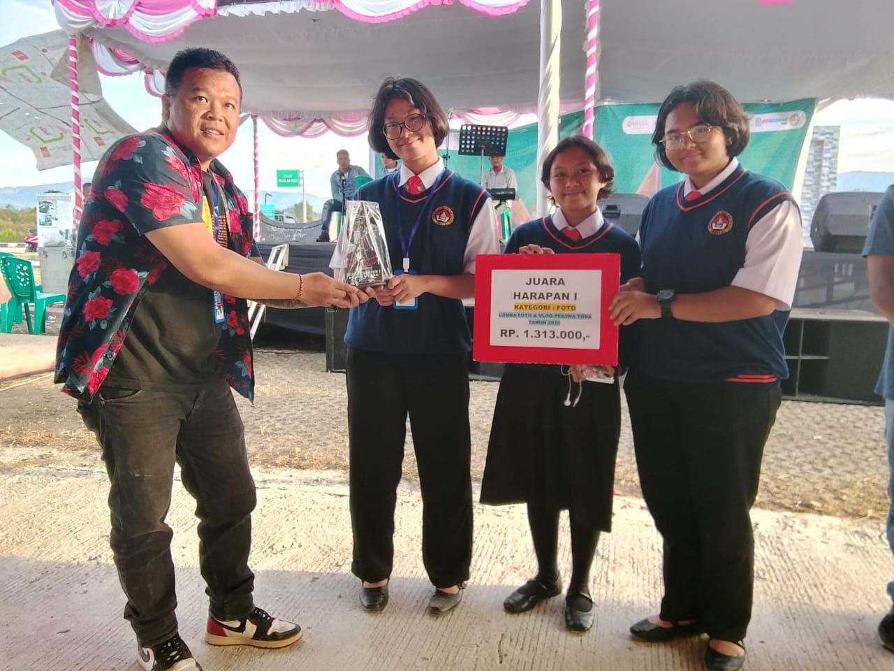 Meriah! Kabupaten Toba Rayakan Penyerahan Hadiah Lomba Foto & Vlog Pesona Danau Toba