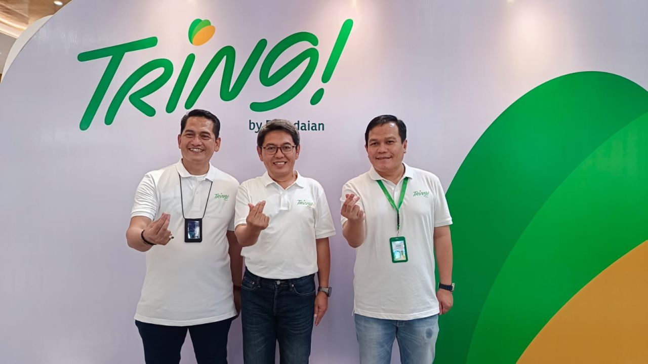 Poto: Ahmad Zaenudin, (tengah),Pemimpin Wilayah Pegadaian Kanwil VIII Jakarta 1