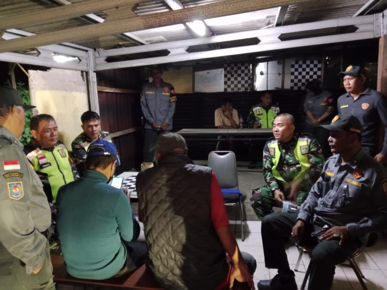 Sinergi Komduk dan Komcad, Babinsa Teluk Pucung Gelar Patroli dan Siskamling