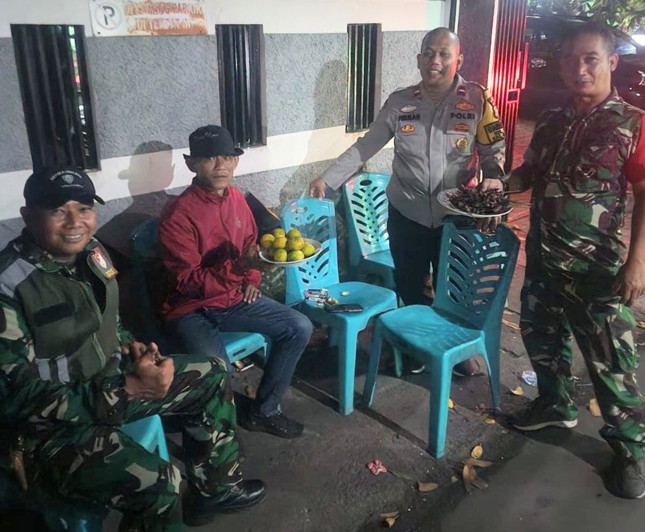 Ciptakan Wilayah yang Aman, Kodim 0505/JT Gelar Patroli Siskamling Bersama Komduk di Setu Cipayung