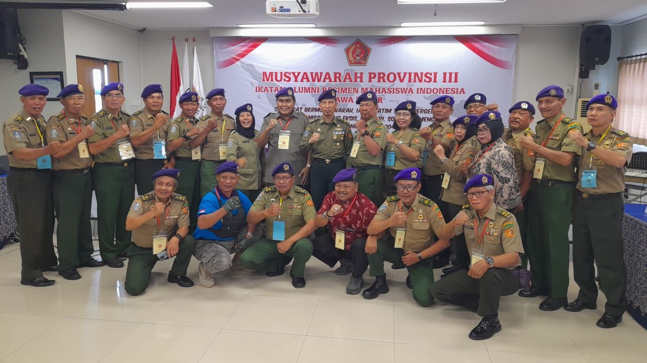 Foto panitia dan perserta Musprov III bersama ketua terpilih Agung Subagyo (tengah)