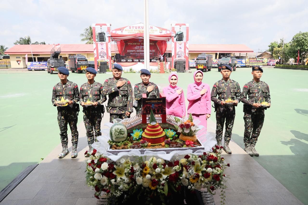Kapolda Sumsel dan Ketua Bhayangkari Sumsel Pimpin Syukuran HUT ke-80 Korps Brimob Polri di Mako Satbrimob Polda Sumsel