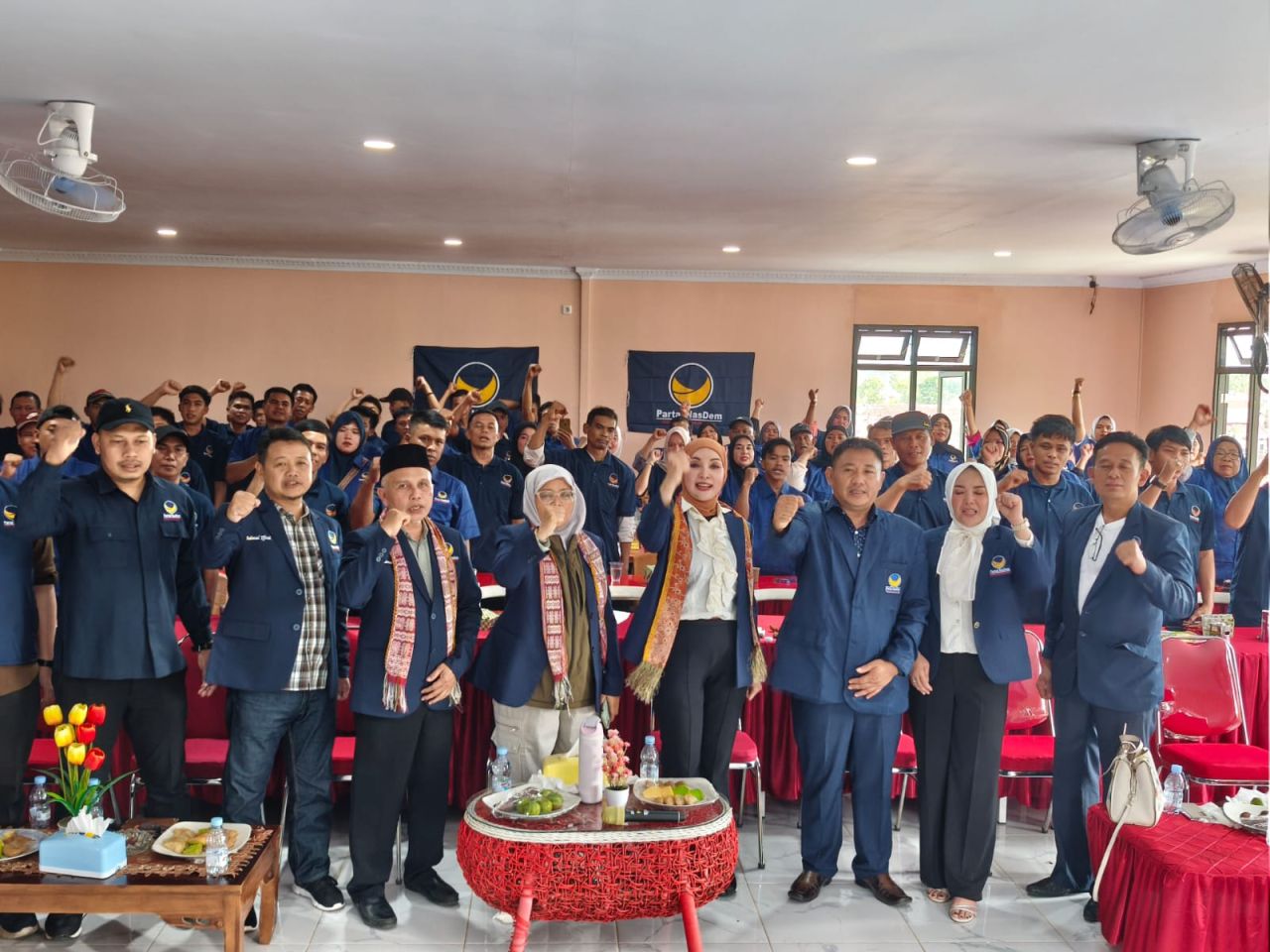 Kukuhkan Pengurus DPC Nasdem Sekabupaten Lebong"ketua DPW Erna Sari Dewi tekankan integritas pengurus