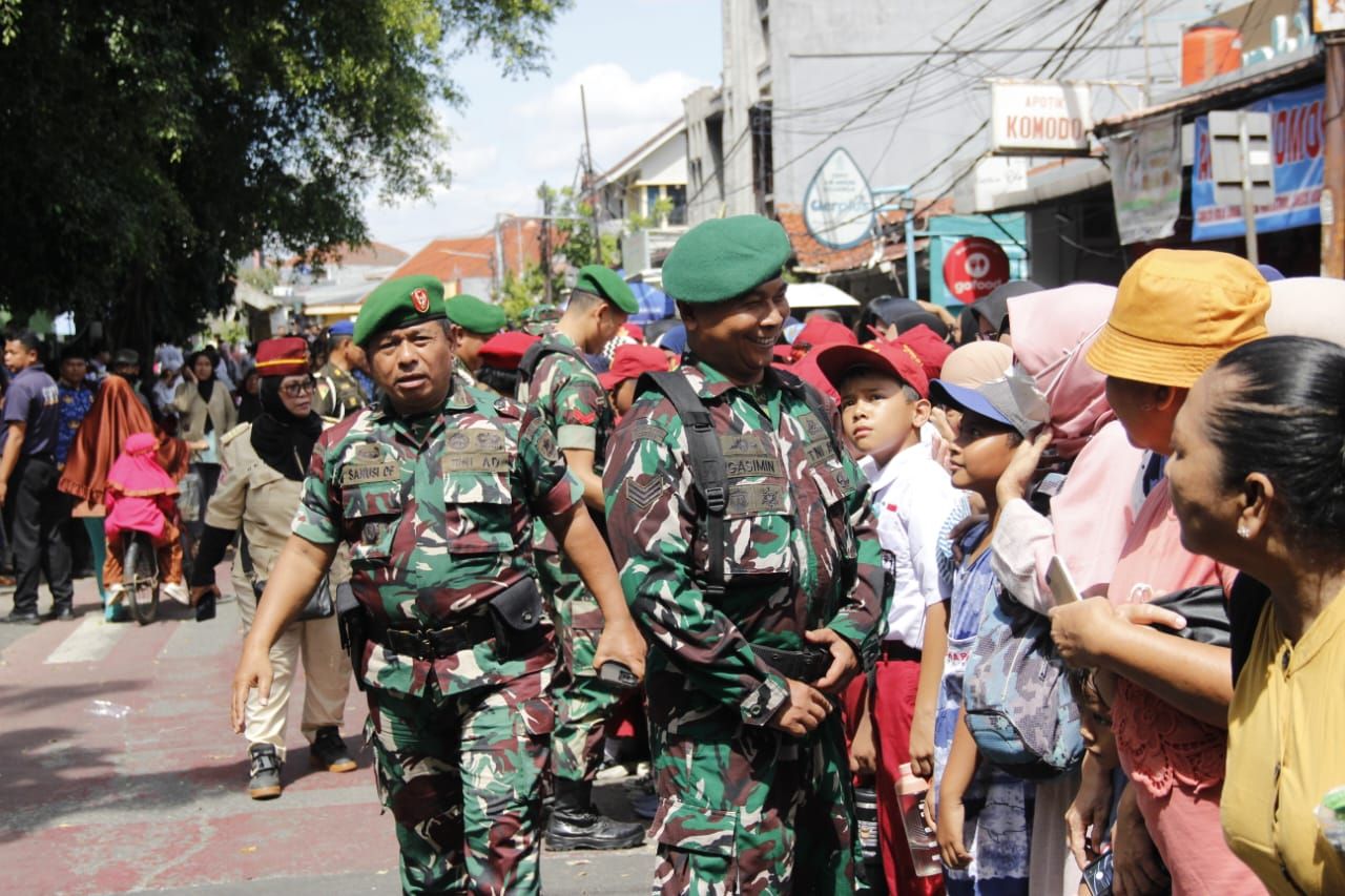 Personel Kodim 0507/Bekasi Amankan Kunjungan Presiden RI ke-8 Prabowo Subianto di SMPN 4 Kota Bekasi