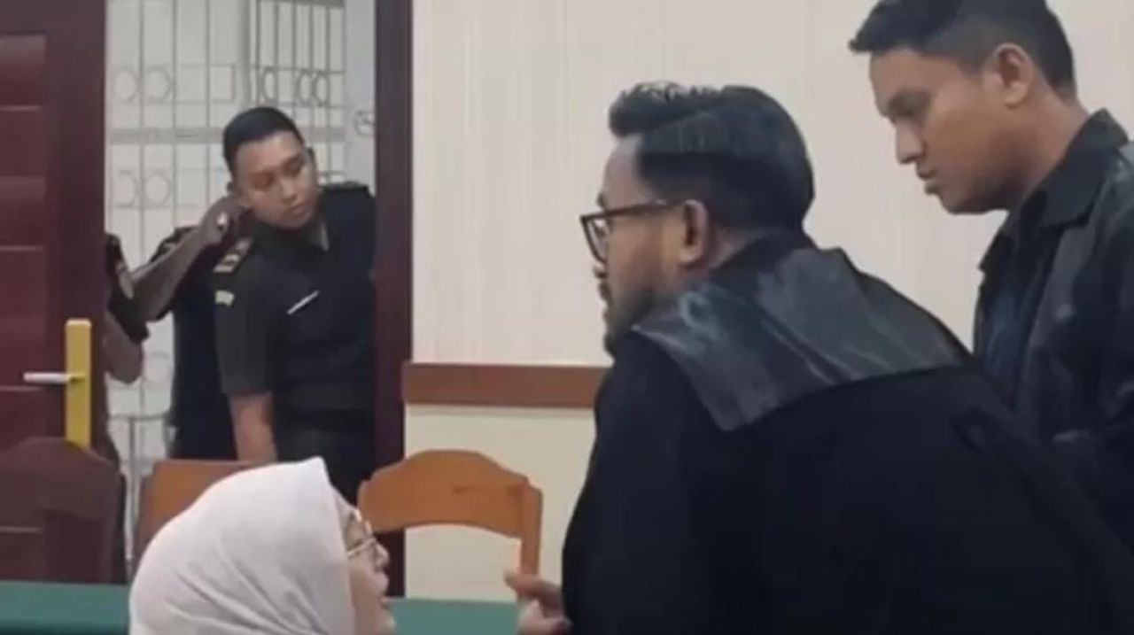 Eks Bhayangkari Dituntut 3 Tahun Kasus Arisan Bodong, Pengacara Minta Dibebaskan !