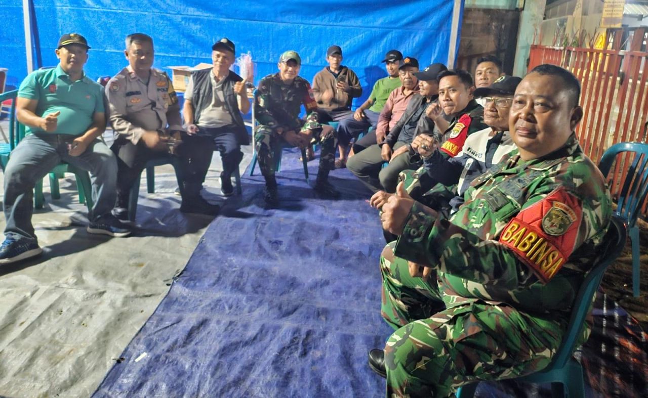 Kolaborasi Kodim 0505/JT dan Komduk Gelar Patroli Siskamling, Wujudkan Kamtibmas Kondusif di Ciracas