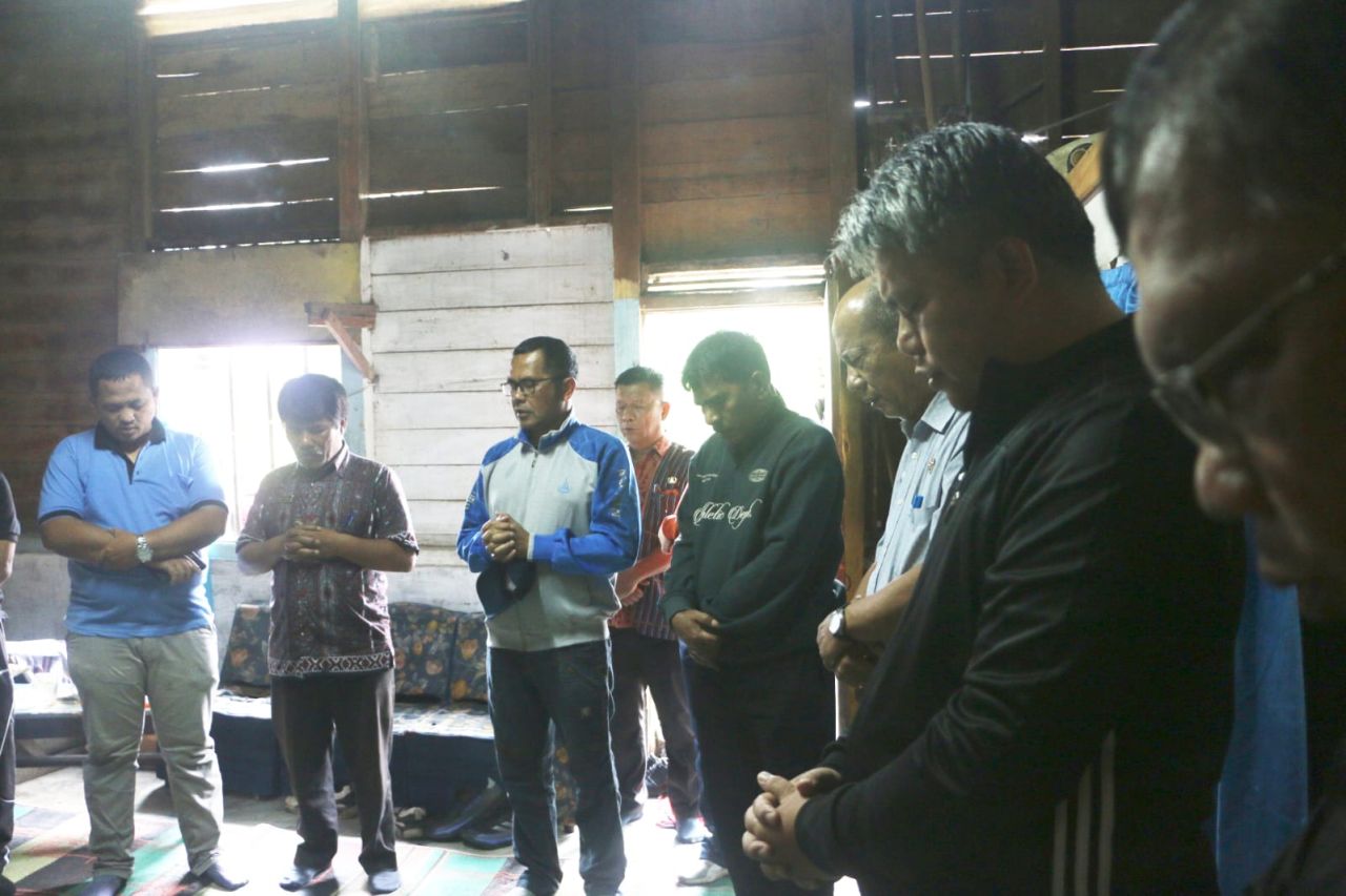 Pemkab Taput Berikan Penghiburan Kepada Keluarga Korban Kebakaran di Siatas Barita