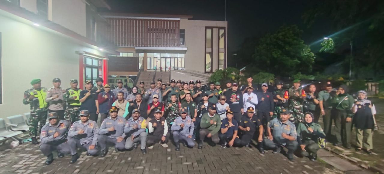 Koramil Pondok Gede Bersama tiga pilar dan Komduk Gelar Patroli Humanis Jaga Keamanan Malam Akhir Pekan