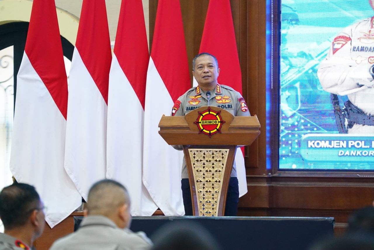 Dankorbrimob Polri Berikan Arahan Strategis dan Serahkan Kendaraan Operasional kepada Jajaran Korps Brimob