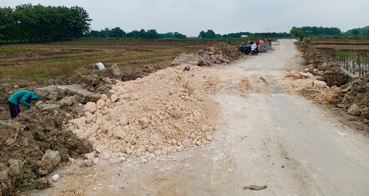 Proyek Jembatan Box Culvert Desa Bakulan Bojonegoro Jadi Sorotan, Akses Jalan Terhambat, Keselamatan Pekerja Terancam