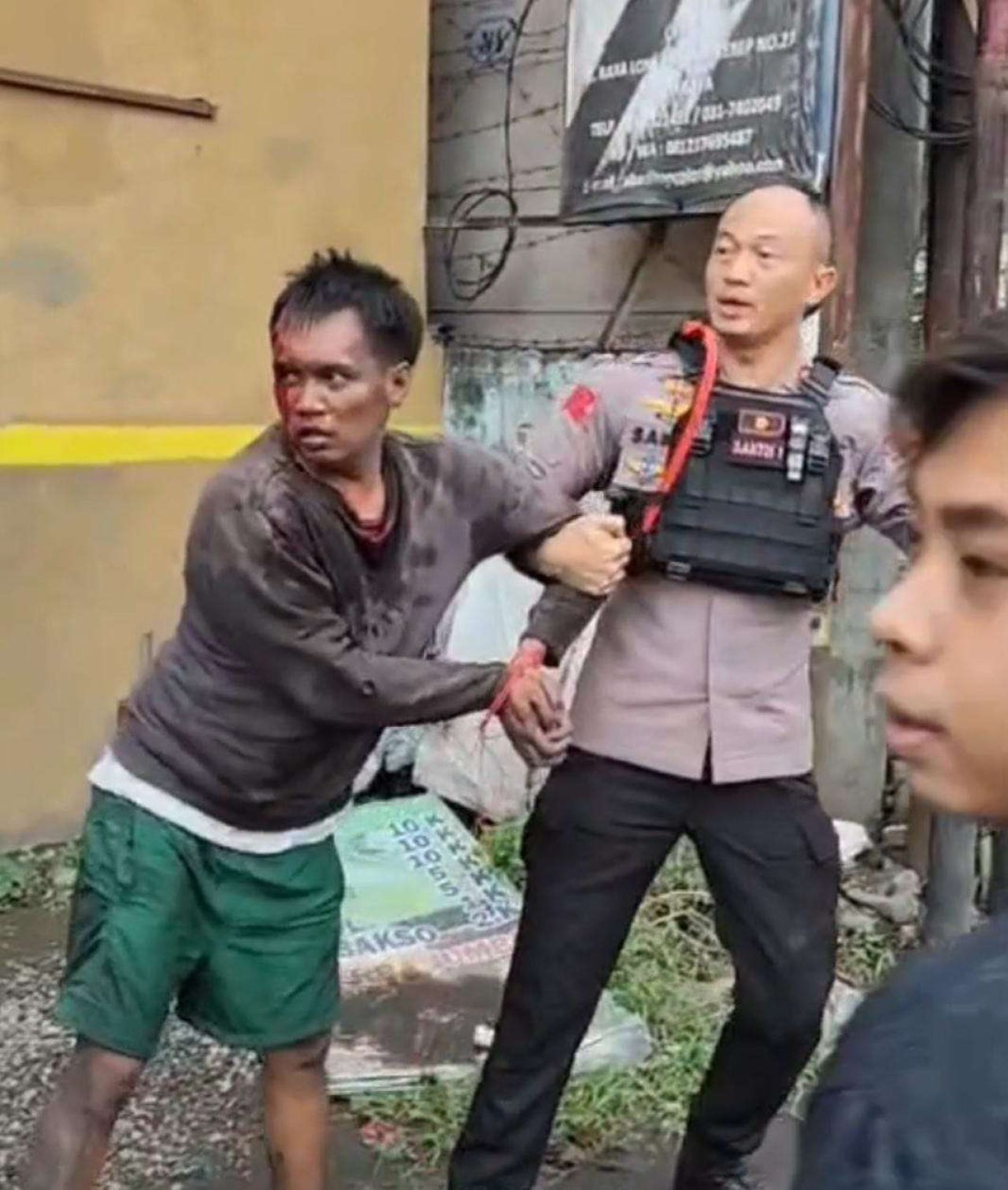 Pelaku Curanmor di Sambikerep Surabaya Diamuk Massa, Polisi Selamatkan