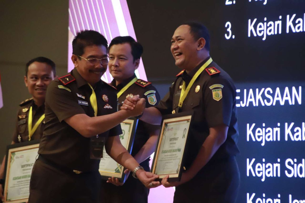 Rakerda Kejaksaan Jatim 2025: Fokus Sinkronisasi Kebijakan, Kejari Tanjung Perak Raih 6 Penghargaan