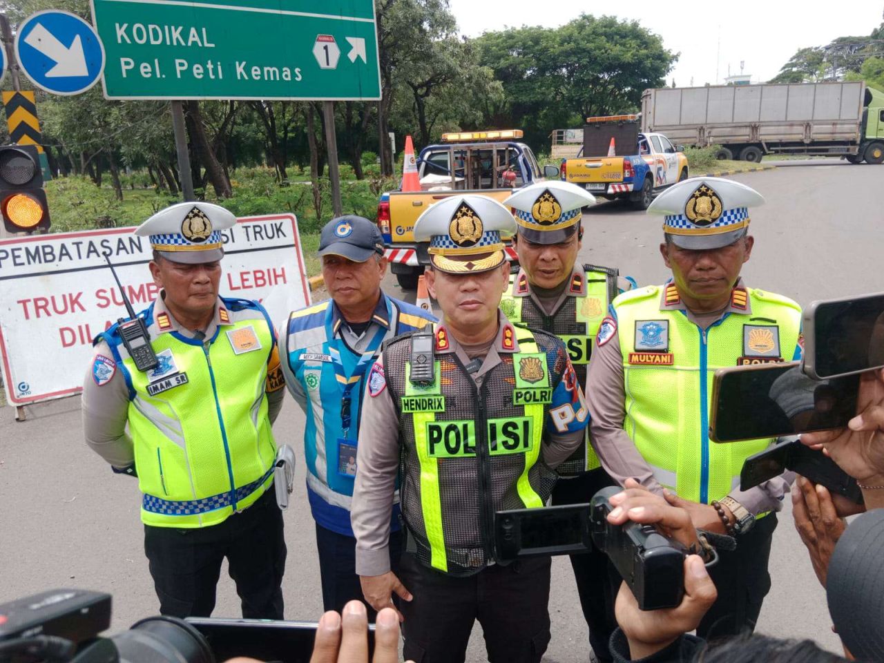 Polda Jatim Berlakukan Pembatasan Angkutan Barang Selama Nataru 2025–2026