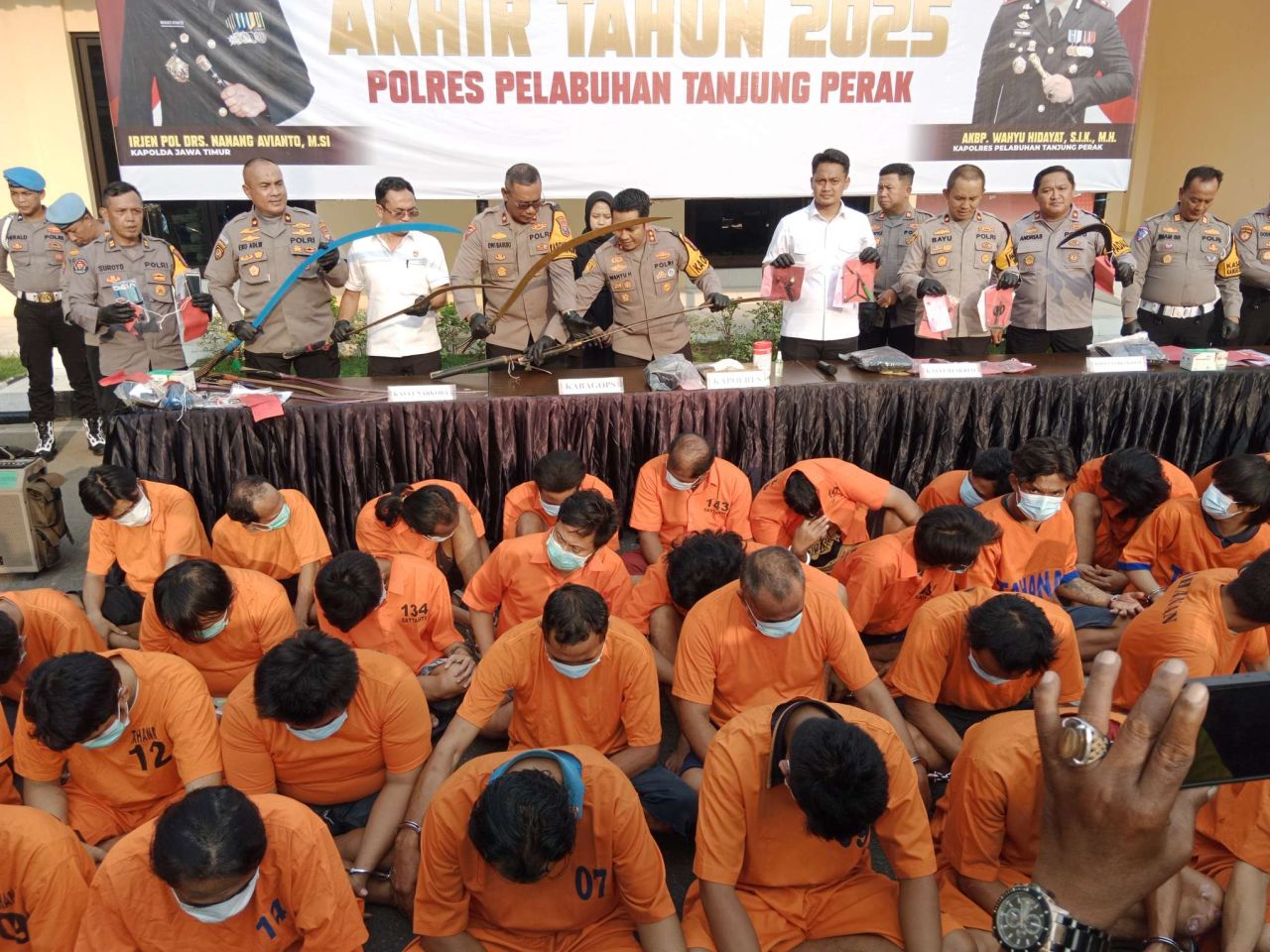 Anev 2025 Polres Pelabuhan Tanjung Perak: Kejahatan Turun, Pengungkapan Naik Signifikan