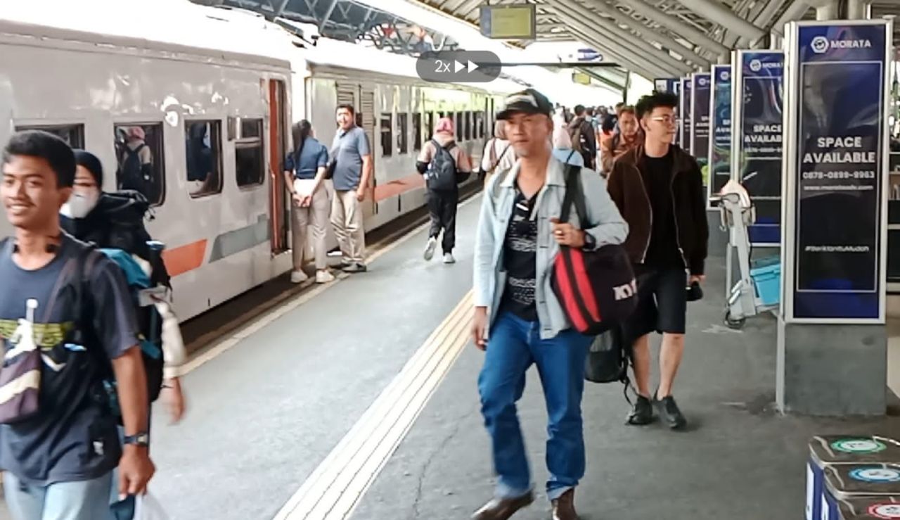 Penjualan Tiket Nataru 2025–2026 KAI Daop 8 Surabaya Tembus 108 Ribu
