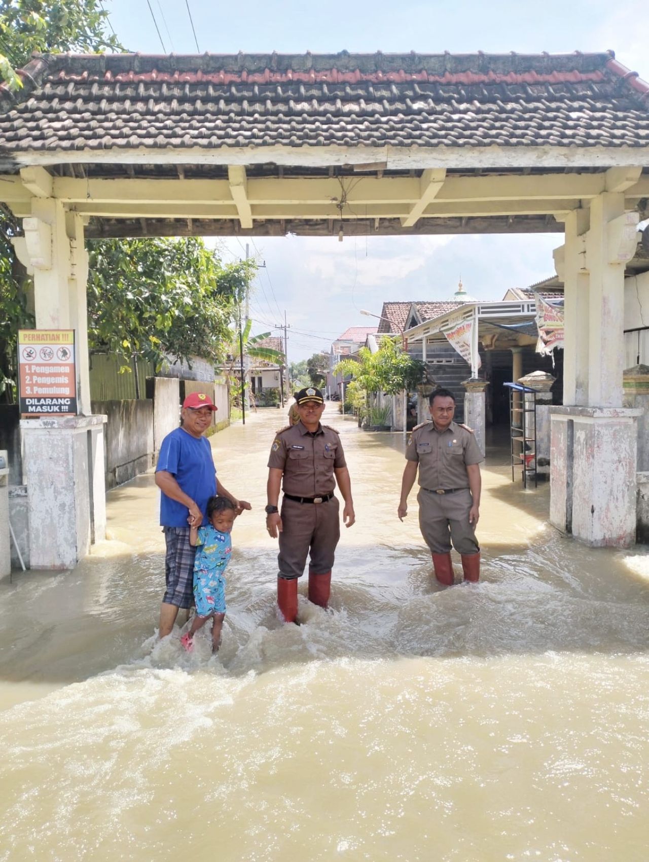 Kali Lamong Kembali Mengamuk, Lumpuhkan Balongpanggang – Benjeng, Ratusan Rumah dan Sawah Terendam
