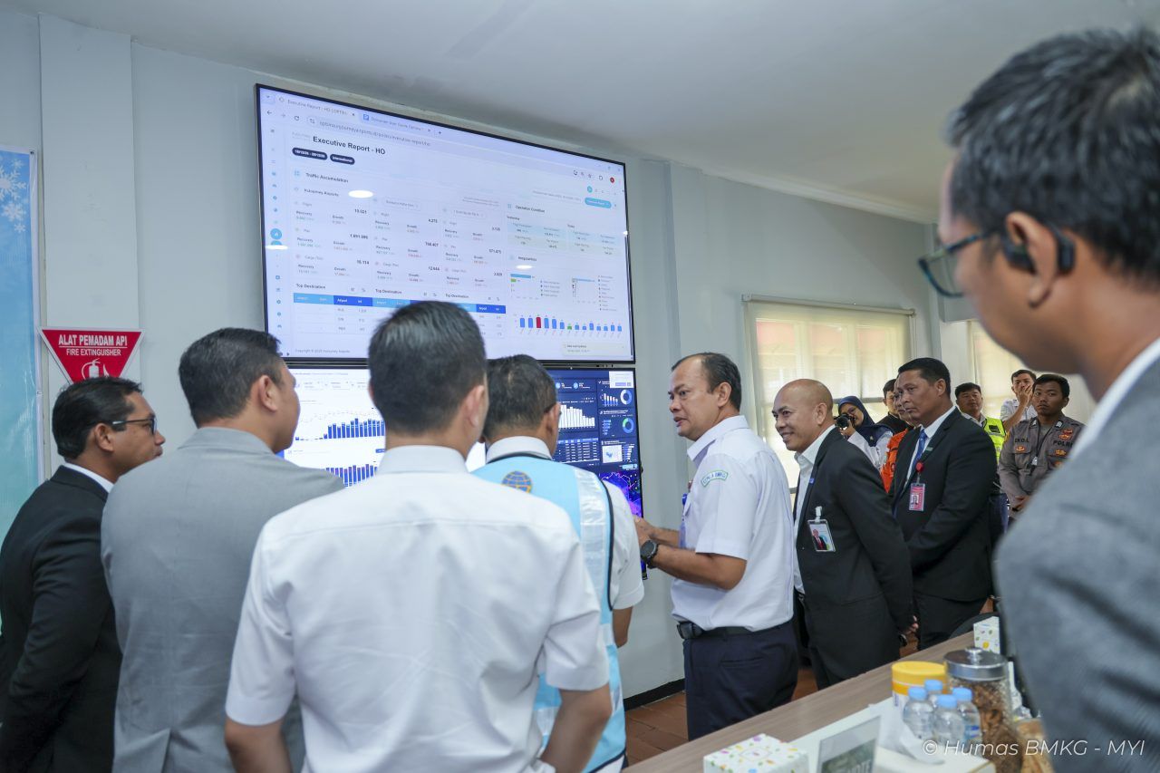 Tinjau Posko Nataru Bandara Soetta, BMKG Pastikan Data Cuaca Akurat untuk Keselamatan Penerbangan