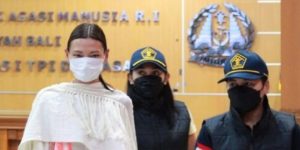 Bule Cantik Asal Rusia Resmi di Deportasi dari Bali