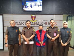 Kejati Jatim Tahan Tenaga Ahli DPR RI Terkait Korupsi BSPS Sumenep Rp26,8 Miliar