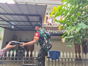 Babinsa Kodim 0507/Bekasi Sigap Evakuasi dan Tangani Warga Terdampak Banjir di Sejumlah Wilayah Kota Bekasi