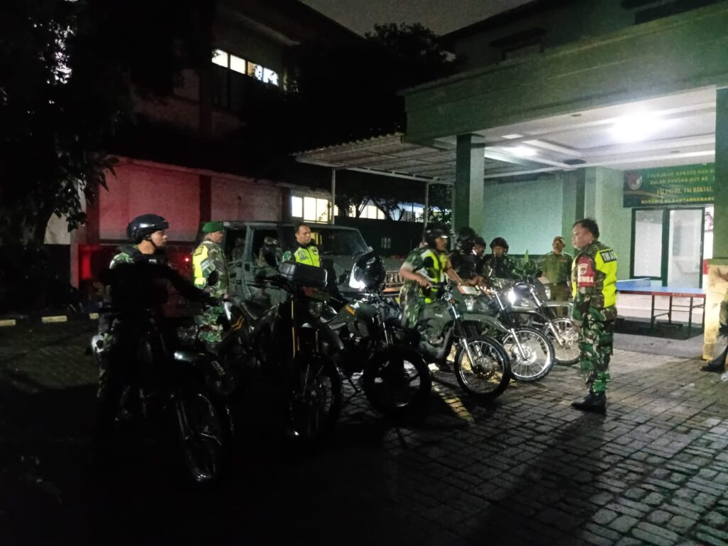 Sinergi Tanpa Batas! Koramil Bantar Gebang dan Yonif 202/Tajimalela Sisir Titik Rawan Bekasi di Malam Hari