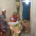 Aksi Heroik Babinsa Babelan: Terjang Banjir 85 CM Demi Evakuasi Lansia dan Warga Sakit