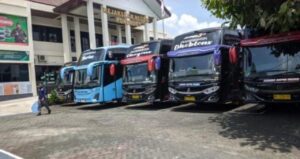 Kejari Ponorogo Sita 7 Tujuh Bus PO Alvaro Milik SMK PGRI 2 Ponorogo Atas Dugaan Korupsi Dana BOS SMK PGRI 2 Ponorogo